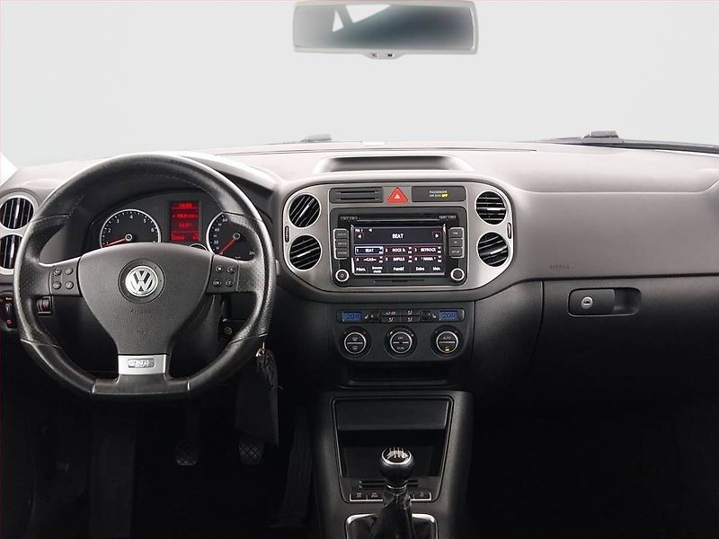 Volkswagen Tiguan (2009) 2.0 TSI, 4X4, Xenony - fotka 8 z 19