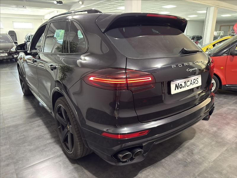 Porsche Cayenne 3,0   D VZDUCH PANO BOSE 360 - fotka 4 z 44