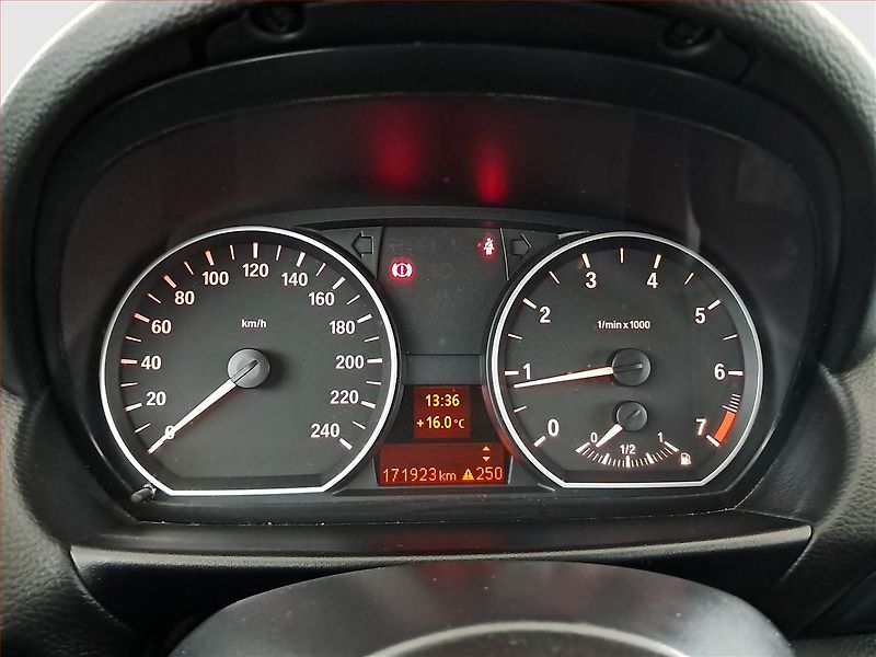BMW Řada 1 (2011) 116i, Tažné, oblíbený vůz - fotka 11 z 16