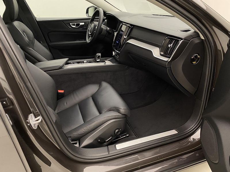 Volvo S60 B5 AWD DARK ULTIMATE REZERVACE - fotka 22 z 58