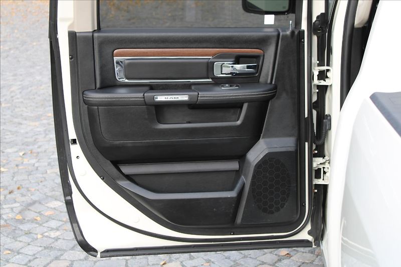 Dodge RAM 3.0L V6 EcoDIESEL / LARAMIE - fotka 33 z 43