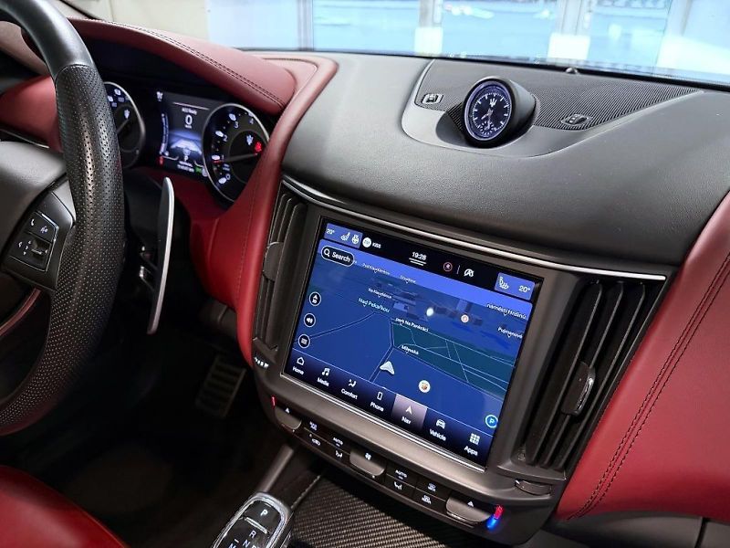 Maserati Levante (2022) 2.0 T Hybrid Q4 (4x4) 330k AT8 - fotka 12 z 27