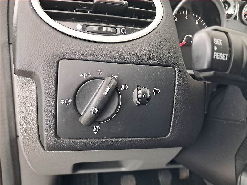 Ford Focus (2008) 1.6 16V, nová STK - fotka 17 z 17