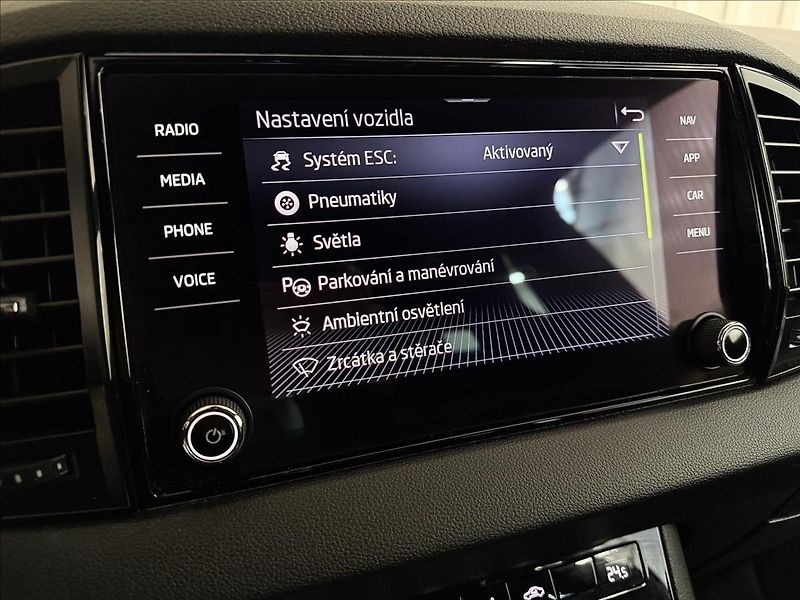 Škoda Karoq 2.0TDI DSG ACC SPORTLINE - fotka 21 z 37