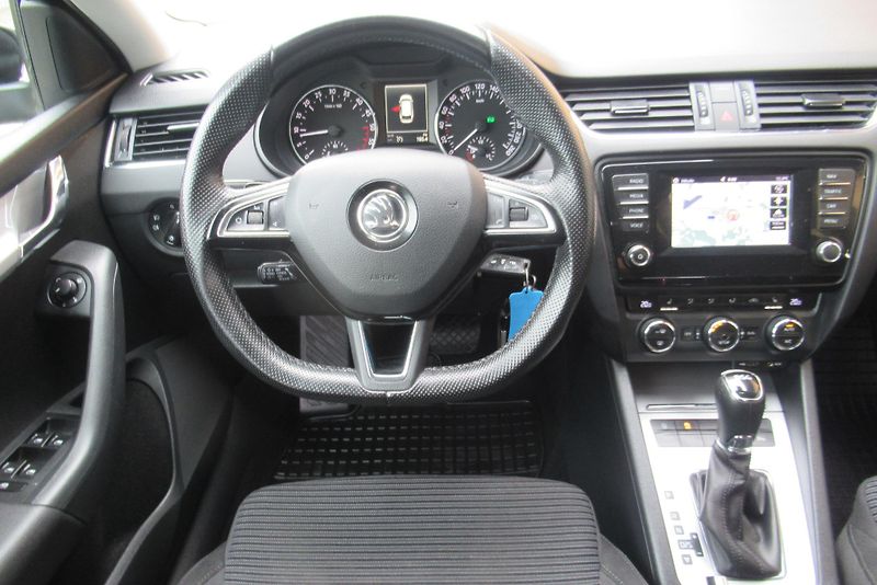 Škoda Octavia 2.0 TDI DSG NAVIGACE XENONY - fotka 10 z 27