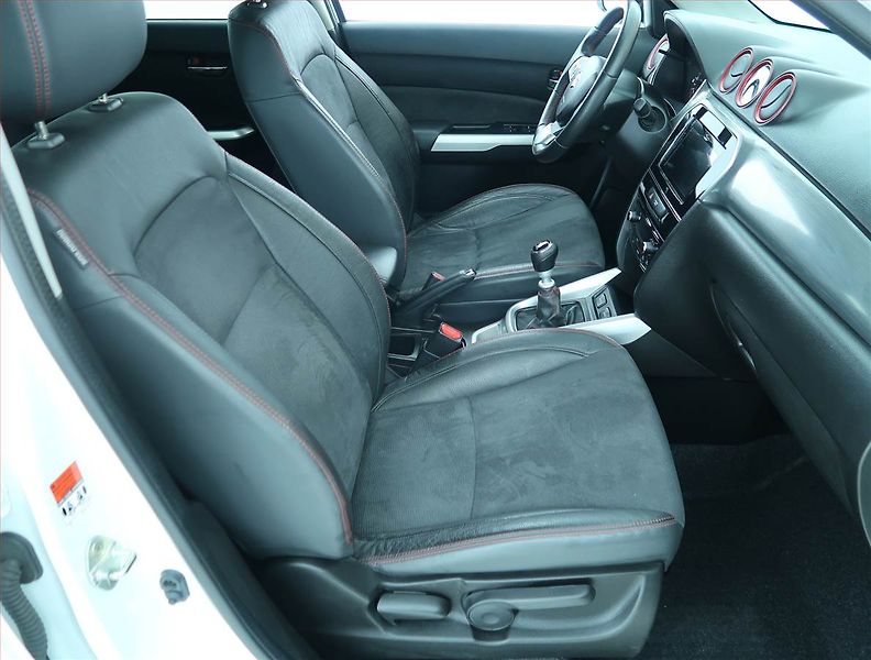 Suzuki Vitara (2018) 1.4 BoosterJet, Serv.kniha - fotka 9 z 17