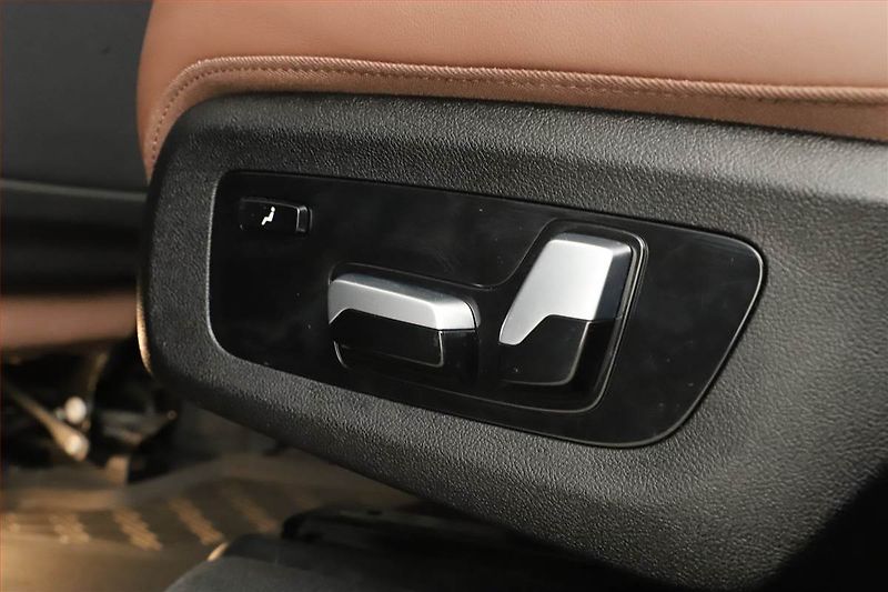 BMW X7 (2022) xDrive40d - fotka 22 z 30