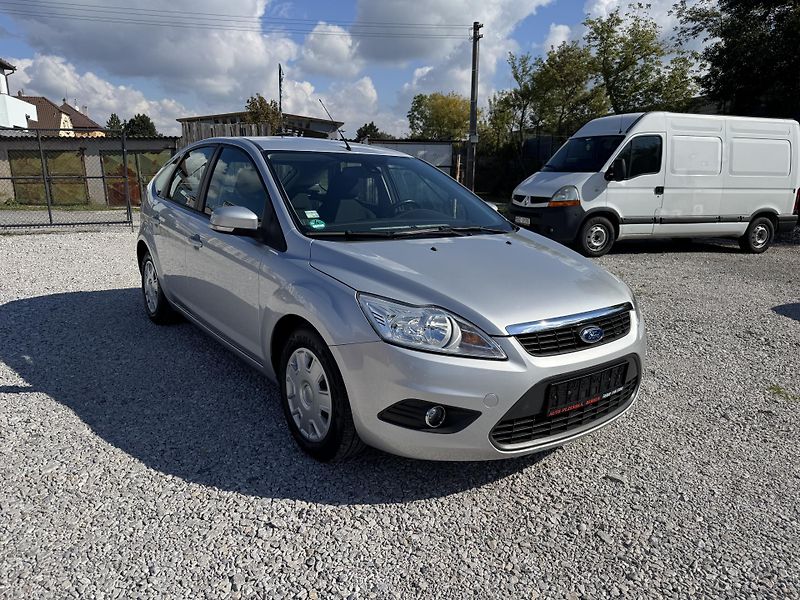 Ford Focus (2010) 1.6-16V,rezervace  - fotka 1 z 28