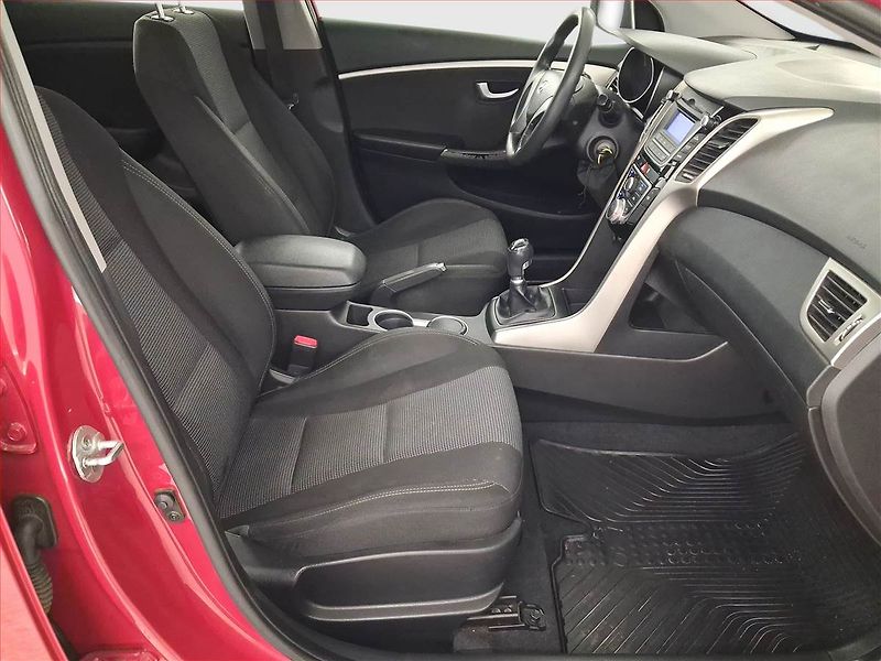Hyundai i30 (2015) 1.6 MPI - fotka 9 z 19