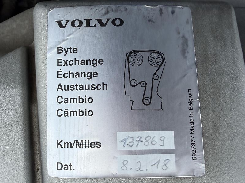 Volvo V70 2.4 D5 KŮŽE NAVIGACE SERVISKA - fotka 42 z 44