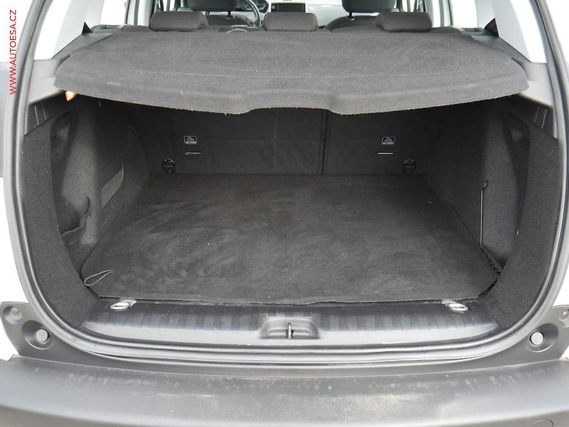 Peugeot 2008 (2017) 1.2PT, 2.maj,ČR, Active - fotka 7 z 18
