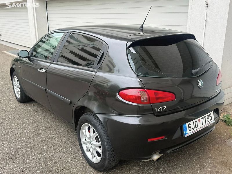 Alfa Romeo 147 (2005) 1.6i, 77kw L+Z pneu - fotka 3 z 19