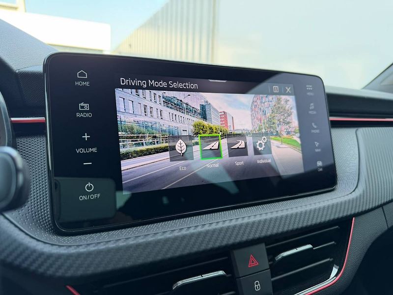 Škoda Kamiq Monte Carlo 1,0 TSI 85 kW 6° M - fotka 20 z 35