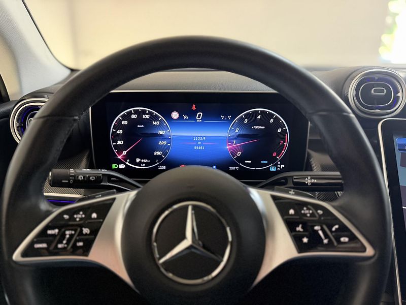 Mercedes-Benz GLC 200 benzin 4M LED Tažné - fotka 22 z 38