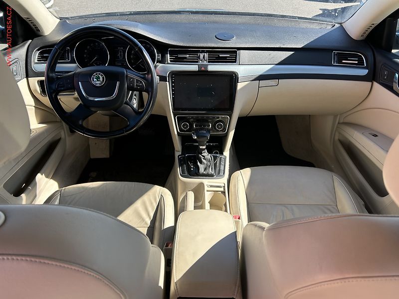 Škoda Superb (2009) 2.0 TDi, DSG, navi, xenon - fotka 8 z 17