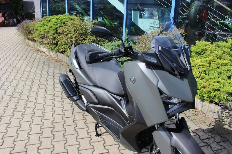 Yamaha X-Max 300 (2025) TECH CAMO 2025 Skladem - fotka 7 z 8
