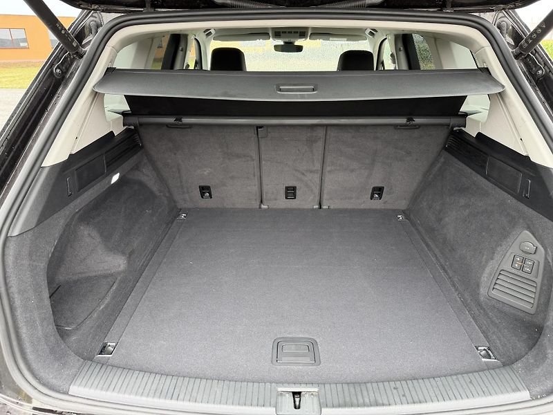 Volkswagen Touareg 3.0 TDI ČR DPH VZDUCH TAŽNÉ - fotka 28 z 36