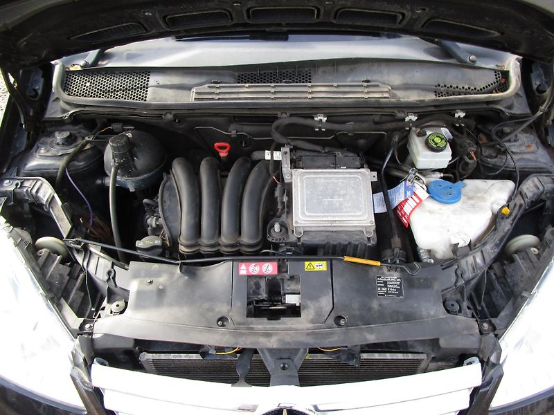Mercedes-Benz Třídy A (2011) 1,7i-85KW-NOVÁ STK+OLEJ - fotka 12 z 13