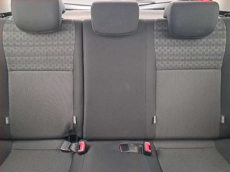 Toyota Yaris (2016) 1.0 VVT-i, ČR,1.maj - fotka 10 z 16