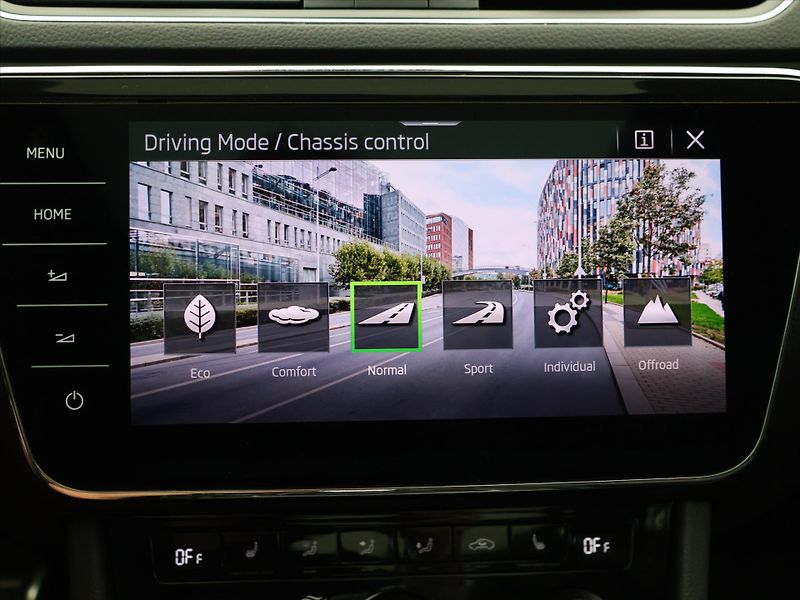 Škoda Superb 2,0 TSI 206kW Scout 4x4 DSG - fotka 24 z 35