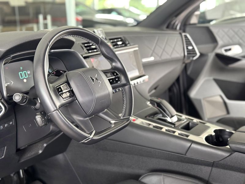 DS Automobiles DS7 Crossback 1,6 E-TENSE 300*AT8*4x4*RIVOLI - fotka 12 z 47