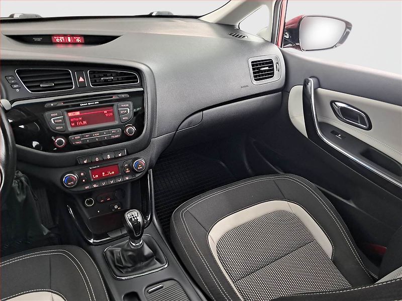 Kia Ceed (2015) 1.6 i, LPG, Tempomat - fotka 8 z 22