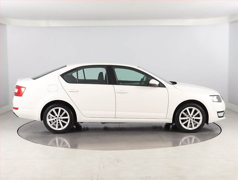 Škoda Octavia (2014) 1.6 TDI, Serv.kniha, Tempomat - fotka 6 z 17