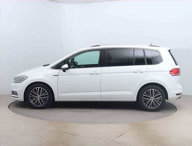 Volkswagen Touran (2017) R-Line 2.0 TDI, Automat - fotka 3 z 16