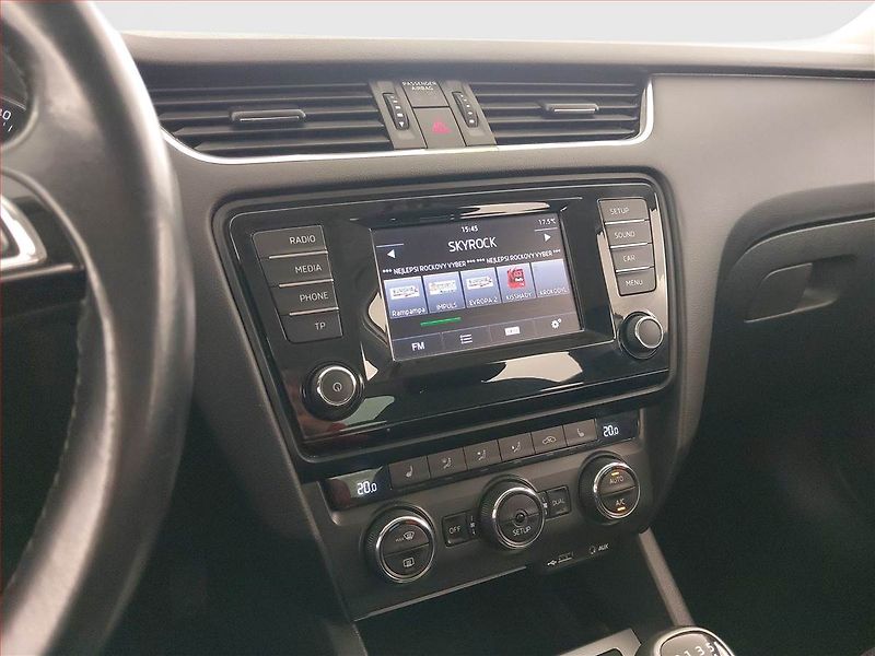 Škoda Octavia (2014) Elegance 1.4 TSI, Tempomat - fotka 12 z 19