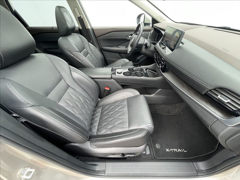 Nissan X-Trail 1,5 e-POWER e-FORCE AWD TEKNA+ - fotka 18 z 24