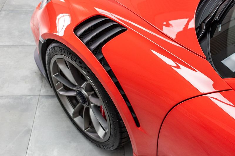 Porsche 911 GT3 RS 4.0 !Najeto 14.885km! - fotka 38 z 49