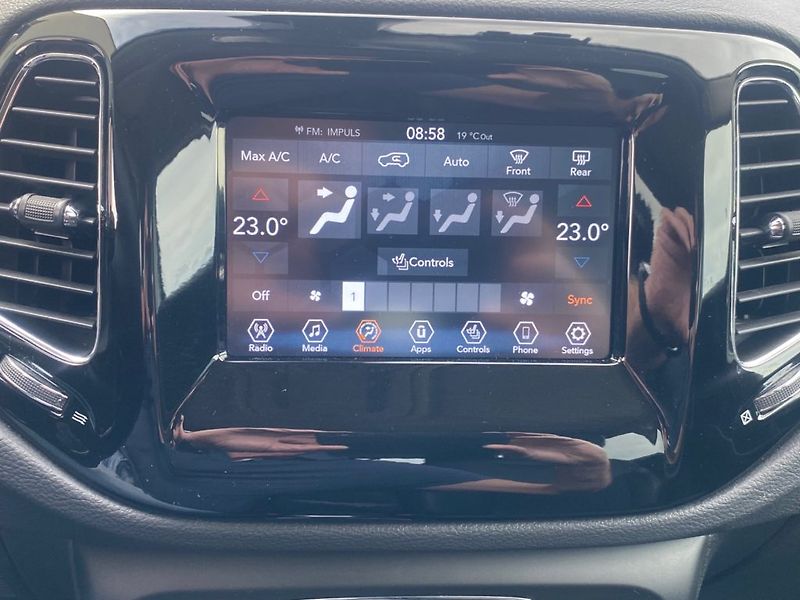 Jeep Compass (2020) 1,3 Turbo (96kW) 130K Man. - fotka 19 z 33