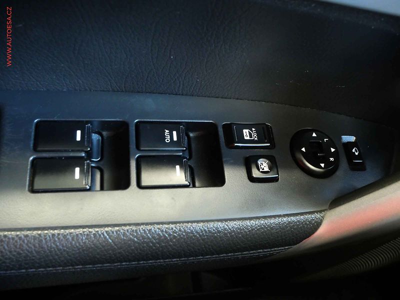 Kia Sorento (2010) 2.2CRDi 4x4, AC, temp - fotka 14 z 18