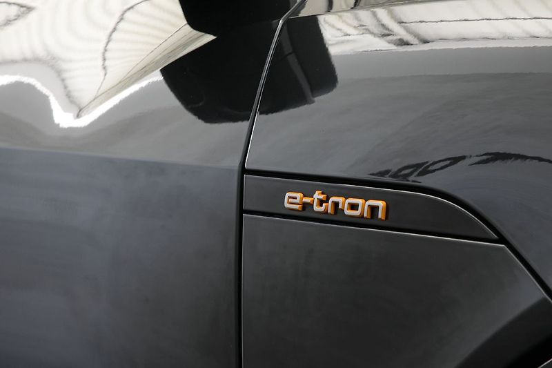 Audi e-tron 55 300kW Matrix Kessy Tažné - fotka 12 z 46