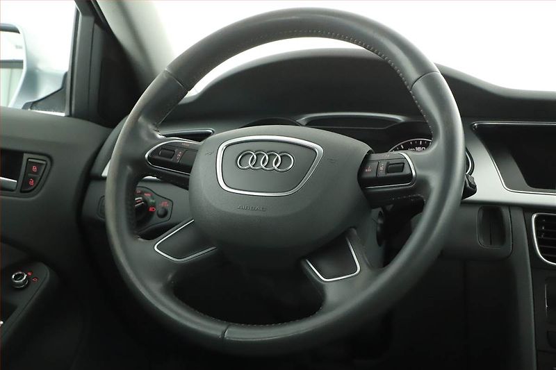 Audi A4 (2015) 3.0 TDI, 4X4, Navi, Xenony - fotka 14 z 16