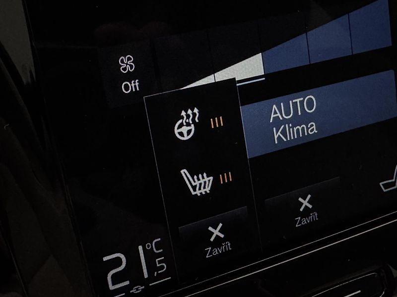 Volvo V90 CC D4 AWD MOMENTUM AUT - fotka 43 z 46