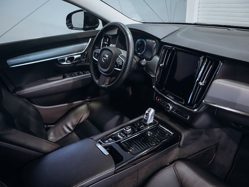Volvo V90 2.0 T8 AWD Momentum - EL SPZ - fotka 11 z 24