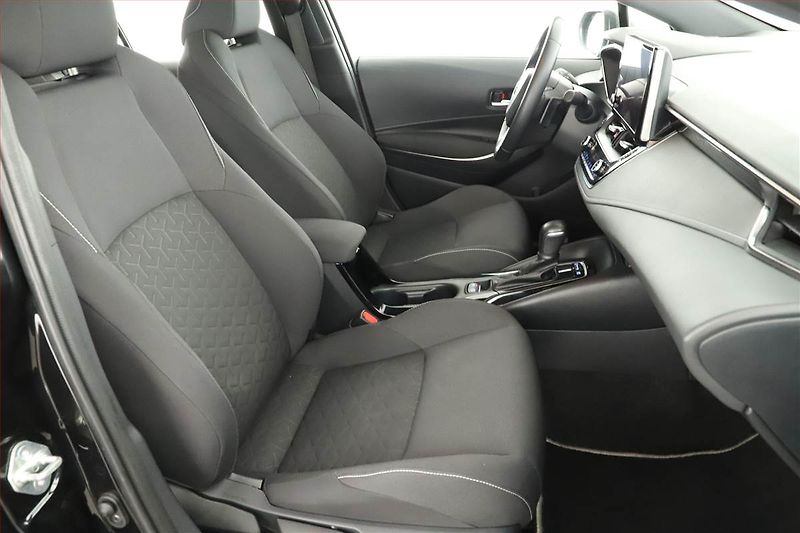 Toyota Corolla (2022) 2.0 Hybrid - fotka 16 z 18