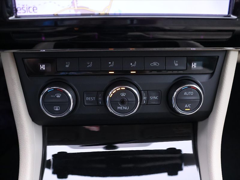 Škoda Superb 2,0 TDI 110kW L&K CZ Xenon - fotka 23 z 33