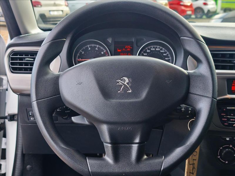 Peugeot 301 1,2 PureTech Allure - fotka 13 z 21