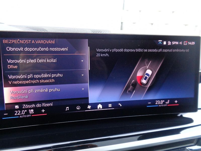 BMW X5 xDrive30d M-Sport - fotka 24 z 28