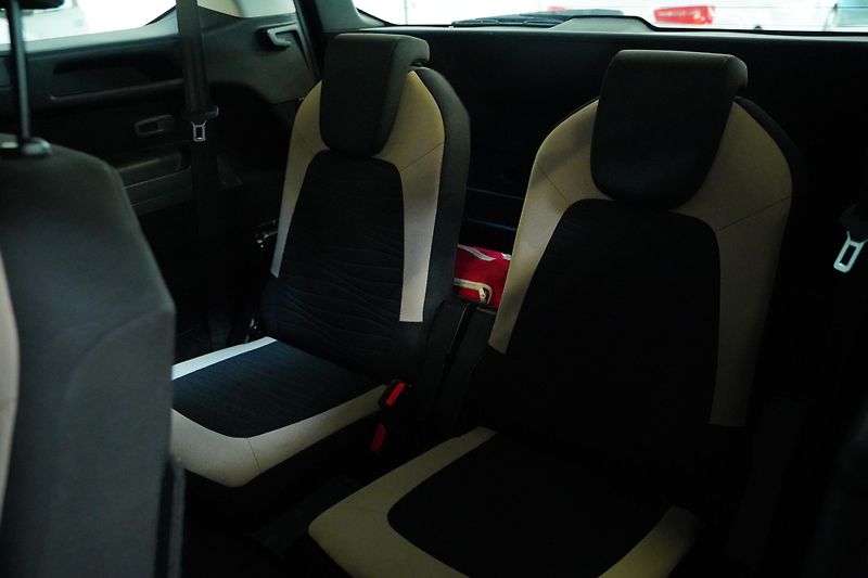 Citroën Grand C4 Picasso - fotka 28 z 29
