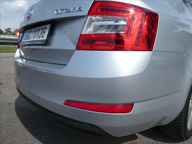 Škoda Octavia 1,6 TDI 81kW Style auto klima - fotka 10 z 35