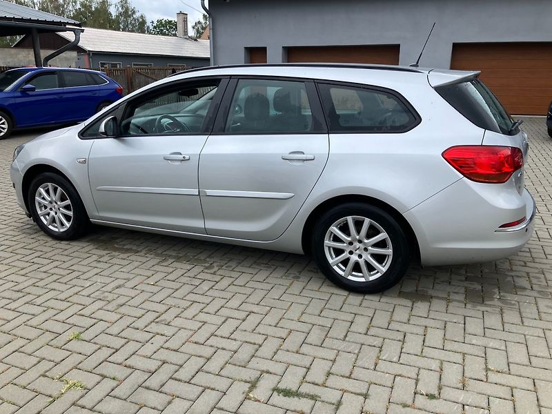 Opel Astra (2015) 1.4T 103kW LPG SPORTS TOURER - fotka 9 z 27
