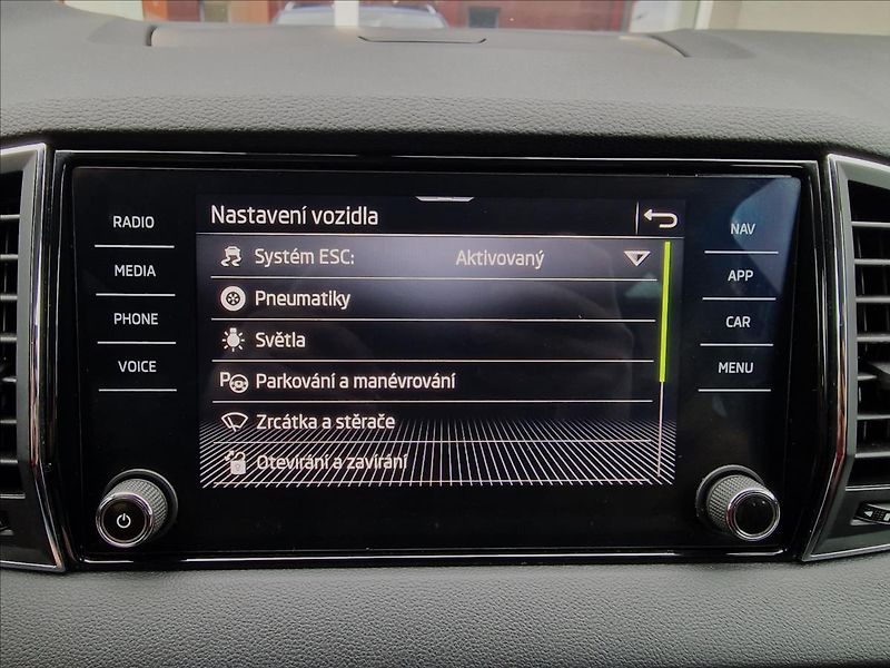 Škoda Karoq 2.0TDI 110kW Style 4x4 DSG,ČR - fotka 31 z 50