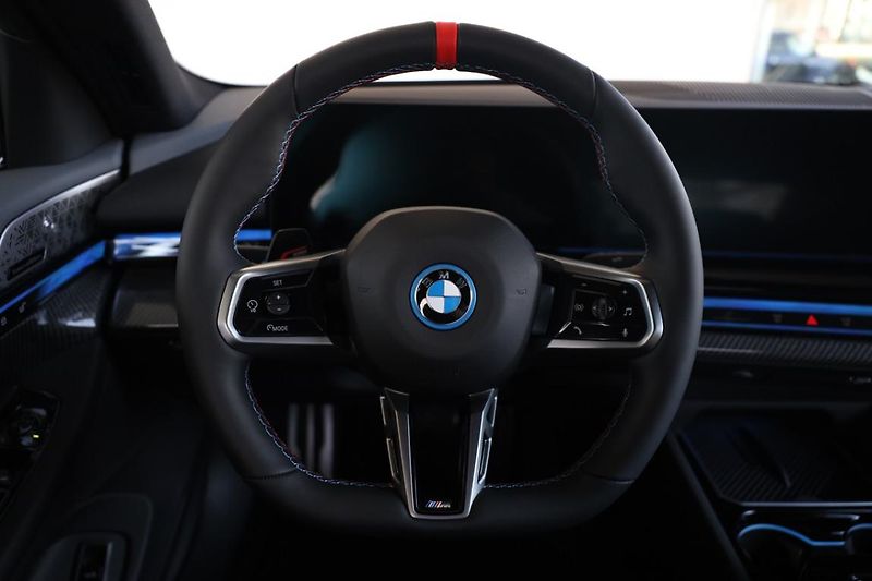 BMW i5 M60 xDrive sedan - fotka 9 z 17