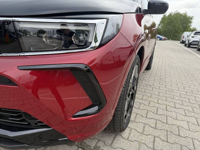Opel Grandland GSe Plug In Hybrid 1.6 TURBO 4 - fotka 23 z 27