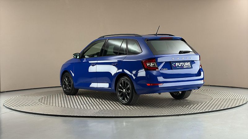 Škoda Fabia 1.0 TSI Black Combi - fotka 2 z 23