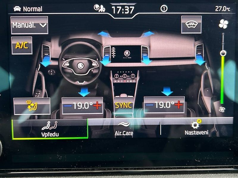 Škoda Karoq (2022) 1.5 TSI 7DSG Sportline - fotka 6 z 33