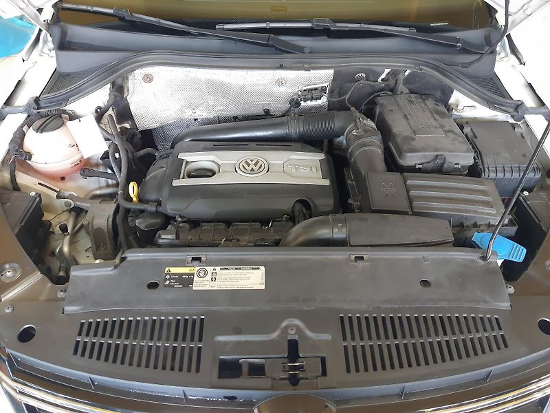 Volkswagen Tiguan 2.0 TSI 4x4 R-LINE  - fotka 22 z 26